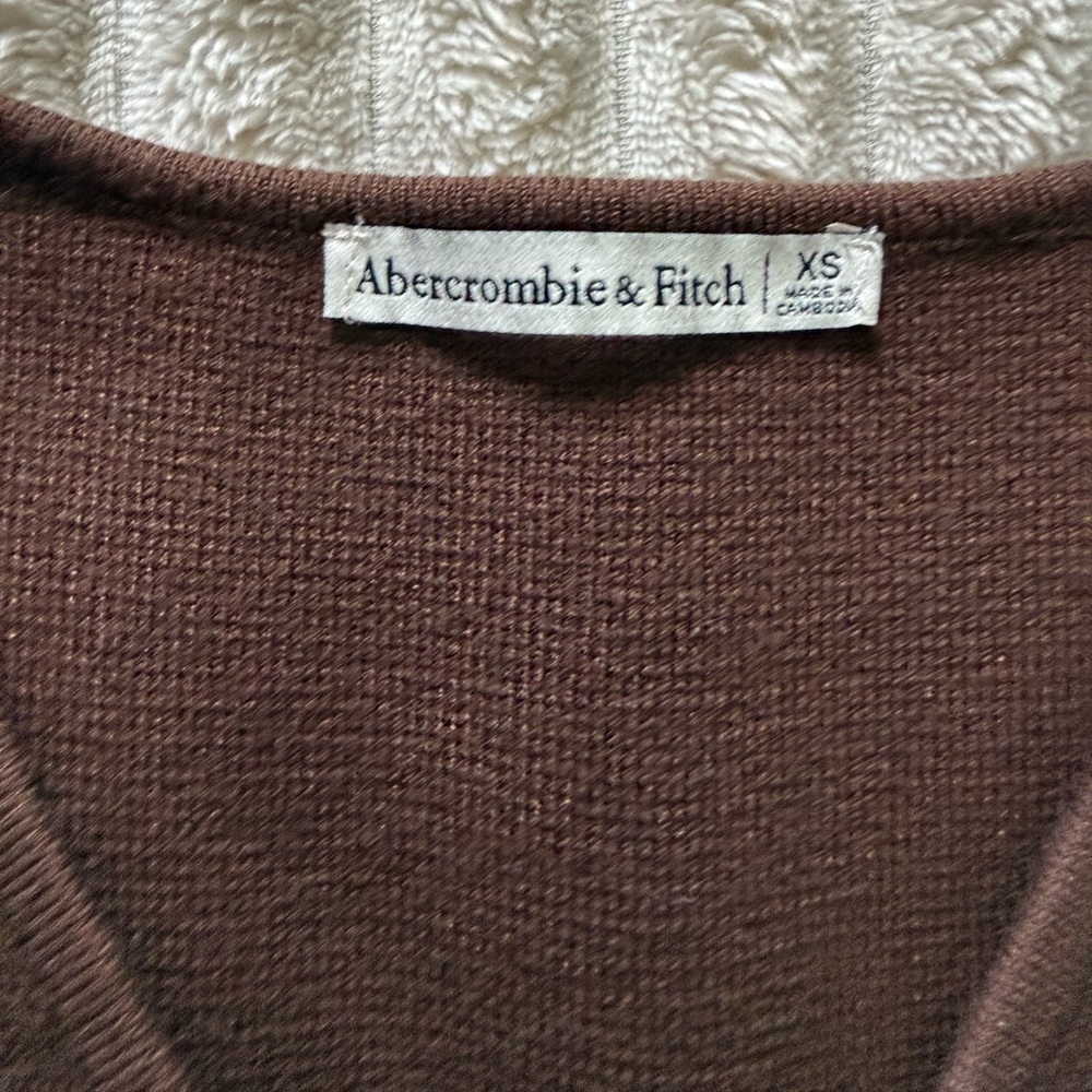 Abercrombie LuxeLoft V-Neck Vest - Picture 5 of 8